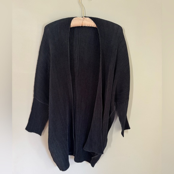 Black Accordion Knit Oversized Batwing Cardigan - Picture 2 of 5